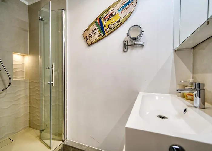 - Haus E, App 0e0706 *